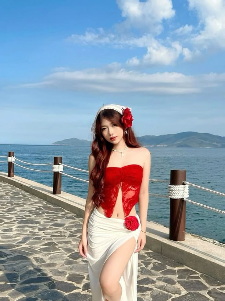 4 kiểu áo không thể thiếu trong tủ đồ hè của gái xinh- Ảnh 2. 4 kiểu áo không thể thiếu trong tủ đồ hè của gái xinh- Ảnh 2.