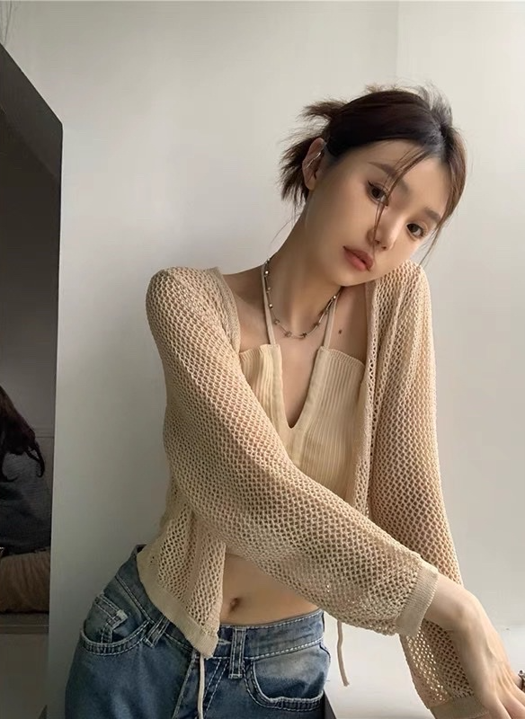 4 kiểu áo không thể thiếu trong tủ đồ hè của gái xinh- Ảnh 8. 4 kiểu áo không thể thiếu trong tủ đồ hè của gái xinh- Ảnh 8.
