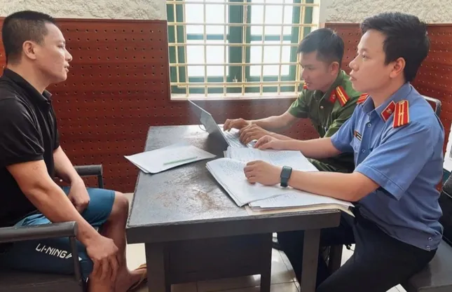 Mẹ bị tai nạn, con cầm dao đến nhà đối phương đòi tiền bồi thường - Ảnh 1. Mẹ bị tai nạn, con cầm dao đến nhà đối phương đòi tiền bồi thường - Ảnh 1.