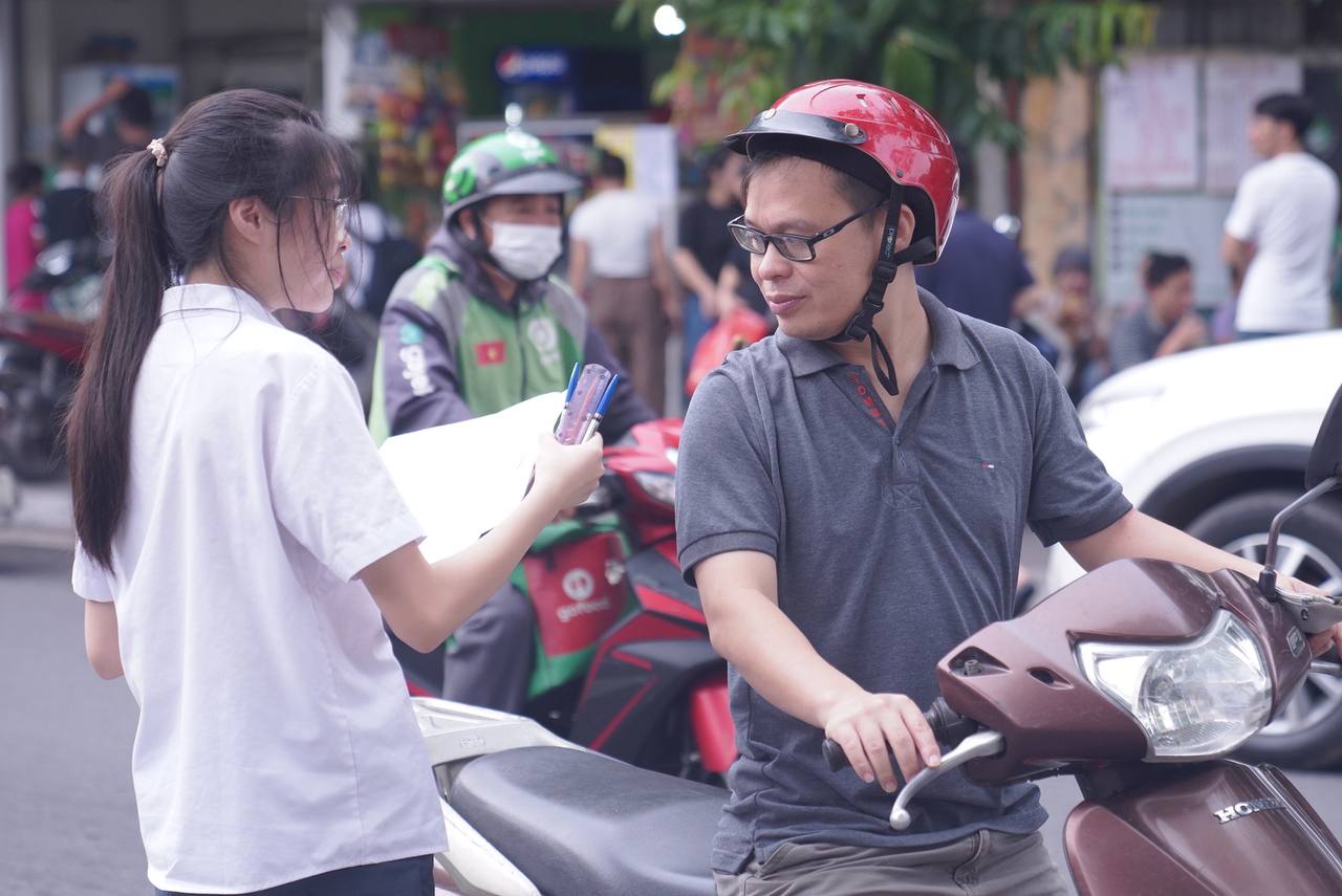 Đừng để trượt vì lý do lãng xẹt: Có bạn đã bật khóc chỉ bởi quên 1 trong 5 điều này trước ngày thi lớp 10!- Ảnh 1. Đừng để trượt vì lý do lãng xẹt: Có bạn đã bật khóc chỉ bởi quên 1 trong 5 điều này trước ngày thi lớp 10!- Ảnh 1.