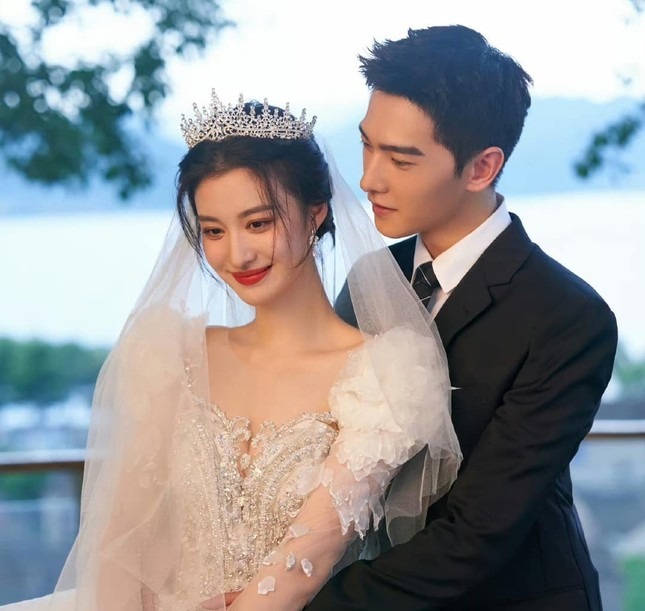 Hóa ra đây là nhan sắc thật của "tiểu Lưu Diệc Phi" được cánh đàn ông khao khát nhất - Ảnh 9. Hóa ra đây là nhan sắc thật của "tiểu Lưu Diệc Phi" được cánh đàn ông khao khát nhất - Ảnh 9.