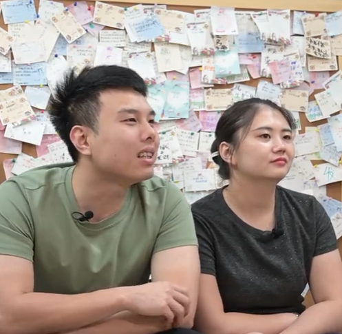 Mở cửa hàng gần trường học nhưng thua lỗ ê chề, cặp vợ chồng bất ngờ "đổi đời" nhờ làm hành động vô cùng bình thường- Ảnh 1. Mở cửa hàng gần trường học nhưng thua lỗ ê chề, cặp vợ chồng bất ngờ "đổi đời" nhờ làm hành động vô cùng bình thường- Ảnh 1.