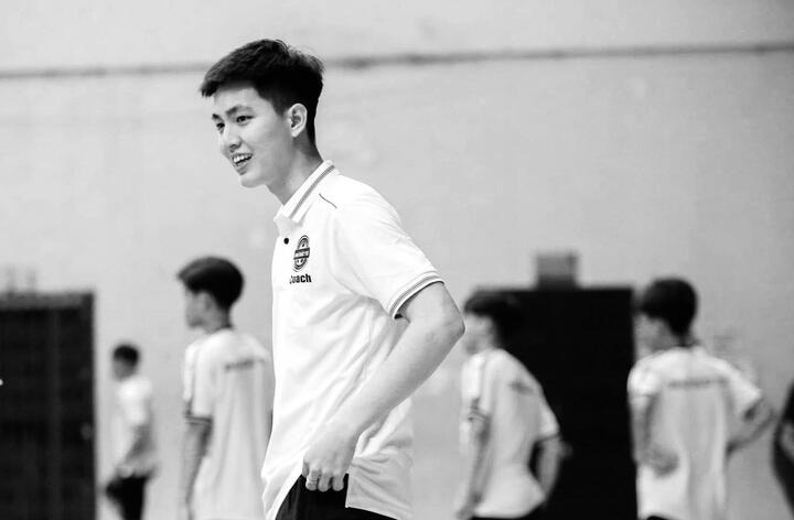 Cầu thủ đột tử trên sân bóng, bạn gái nhói lòng với lời hứa cưới còn dang dở- Ảnh 1. Cầu thủ đột tử trên sân bóng, bạn gái nhói lòng với lời hứa cưới còn dang dở- Ảnh 1.