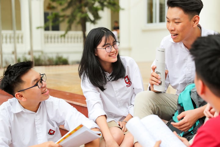 Trường đầu tiên ở Hà Nội công bố điểm thi vào lớp 10 - Ảnh 1. Trường đầu tiên ở Hà Nội công bố điểm thi vào lớp 10 - Ảnh 1.