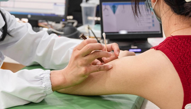 Vắc xin HPV-2, HPV-4, HPV-9 khác nhau chỗ nào? Nữ giới tiêm loại nào là tốt nhất? - Ảnh 1. Vắc xin HPV-2, HPV-4, HPV-9 khác nhau chỗ nào? Nữ giới tiêm loại nào là tốt nhất? - Ảnh 1.