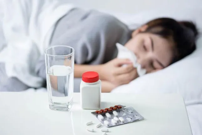 Ca cúm mùa nhập viện tăng đột biến, nhiều người phải thở máy - Ảnh 1. Ca cúm mùa nhập viện tăng đột biến, nhiều người phải thở máy - Ảnh 1.