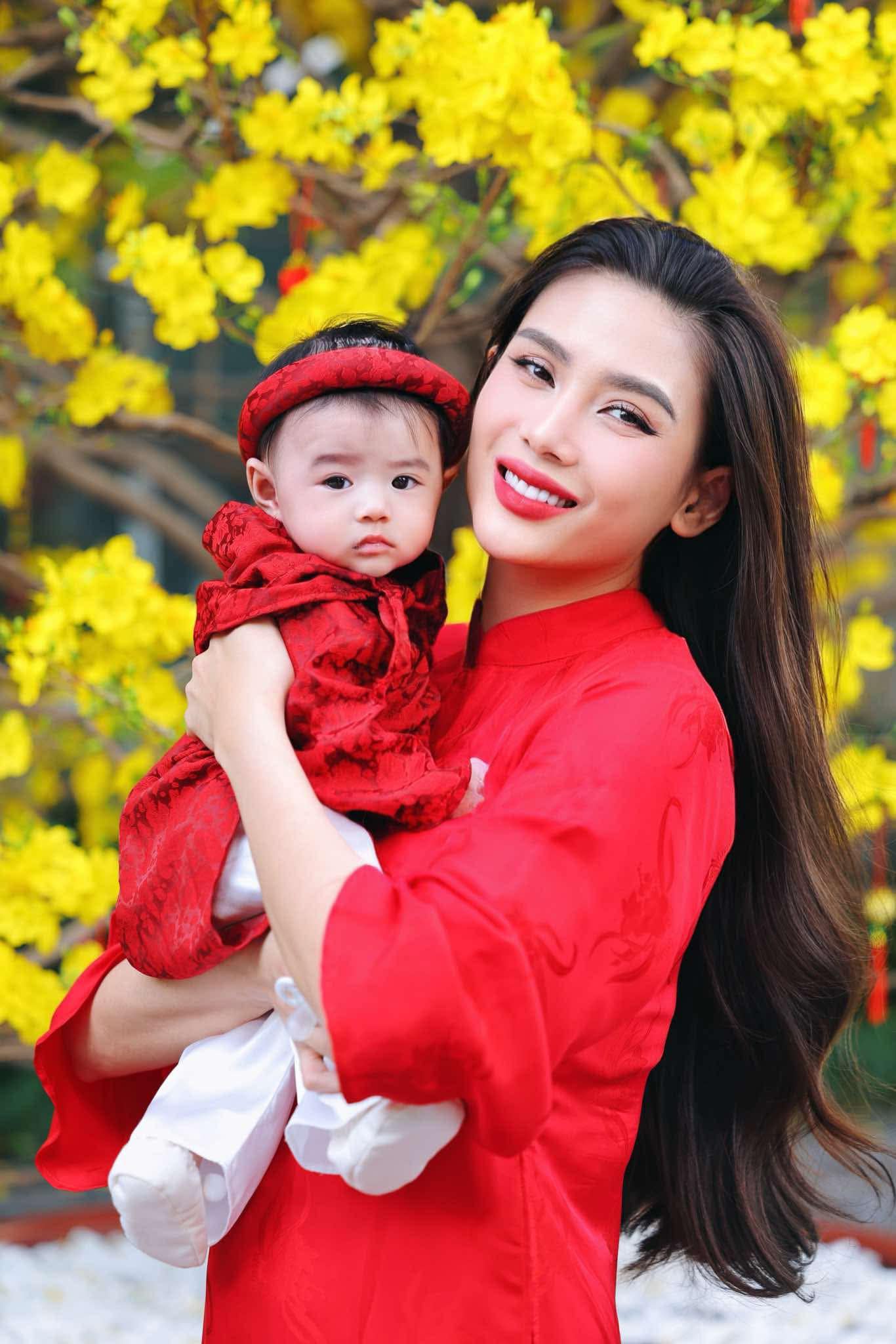 Võ Hoàng Yến rùng mình uống sữa thừa của con, nhưng BÌNH SỮA mới là thứ dân tình quan tâm, công dụng vi diệu của bình khiến nhiều mẹ bỉm tìm mua gấp- Ảnh 2.