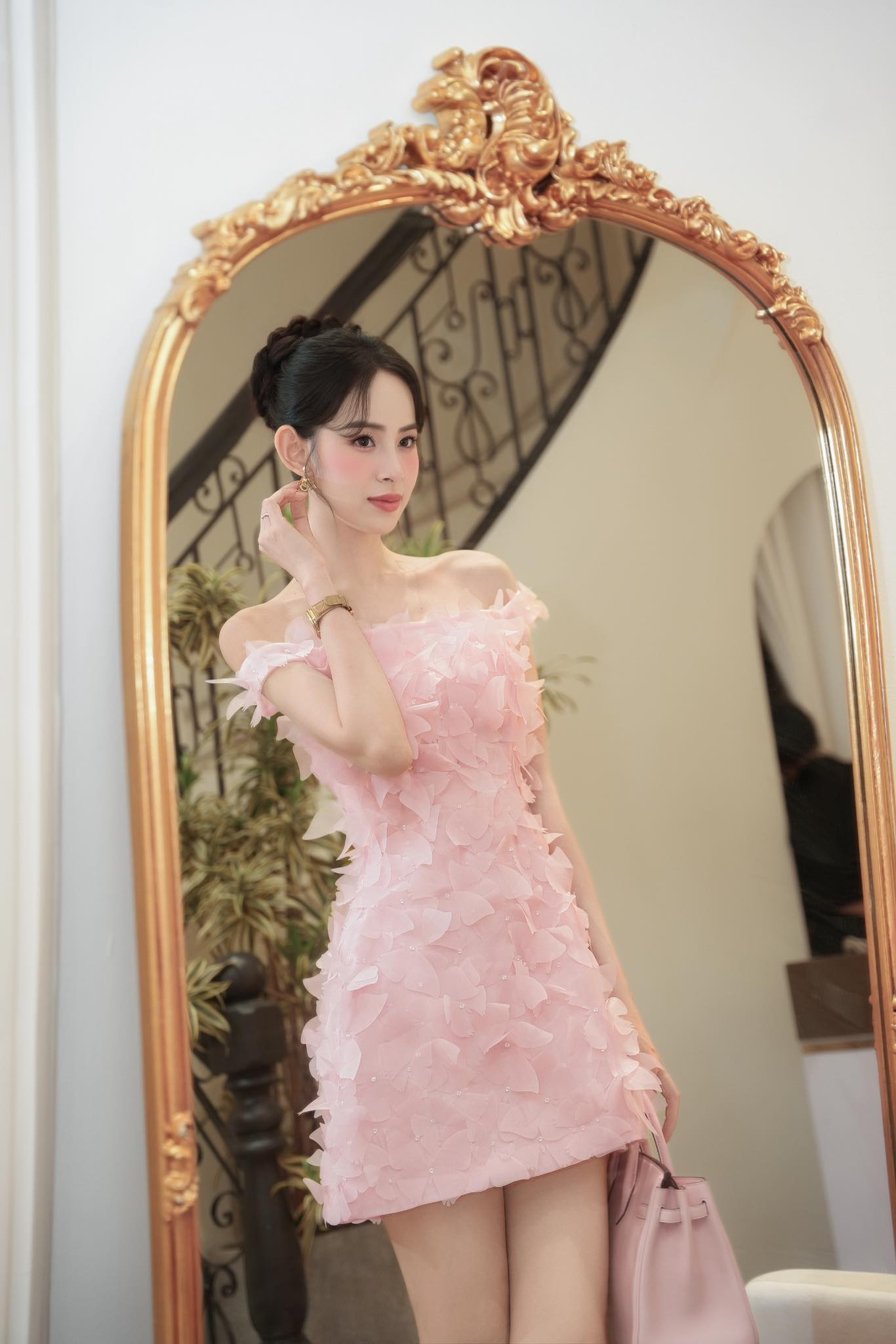 "Kim Tae Hee Việt Nam" 2K2 cưới vội thiếu gia vì đang mang thai con đầu lòng? - Ảnh 5. "Kim Tae Hee Việt Nam" 2K2 cưới vội thiếu gia vì đang mang thai con đầu lòng? - Ảnh 5.