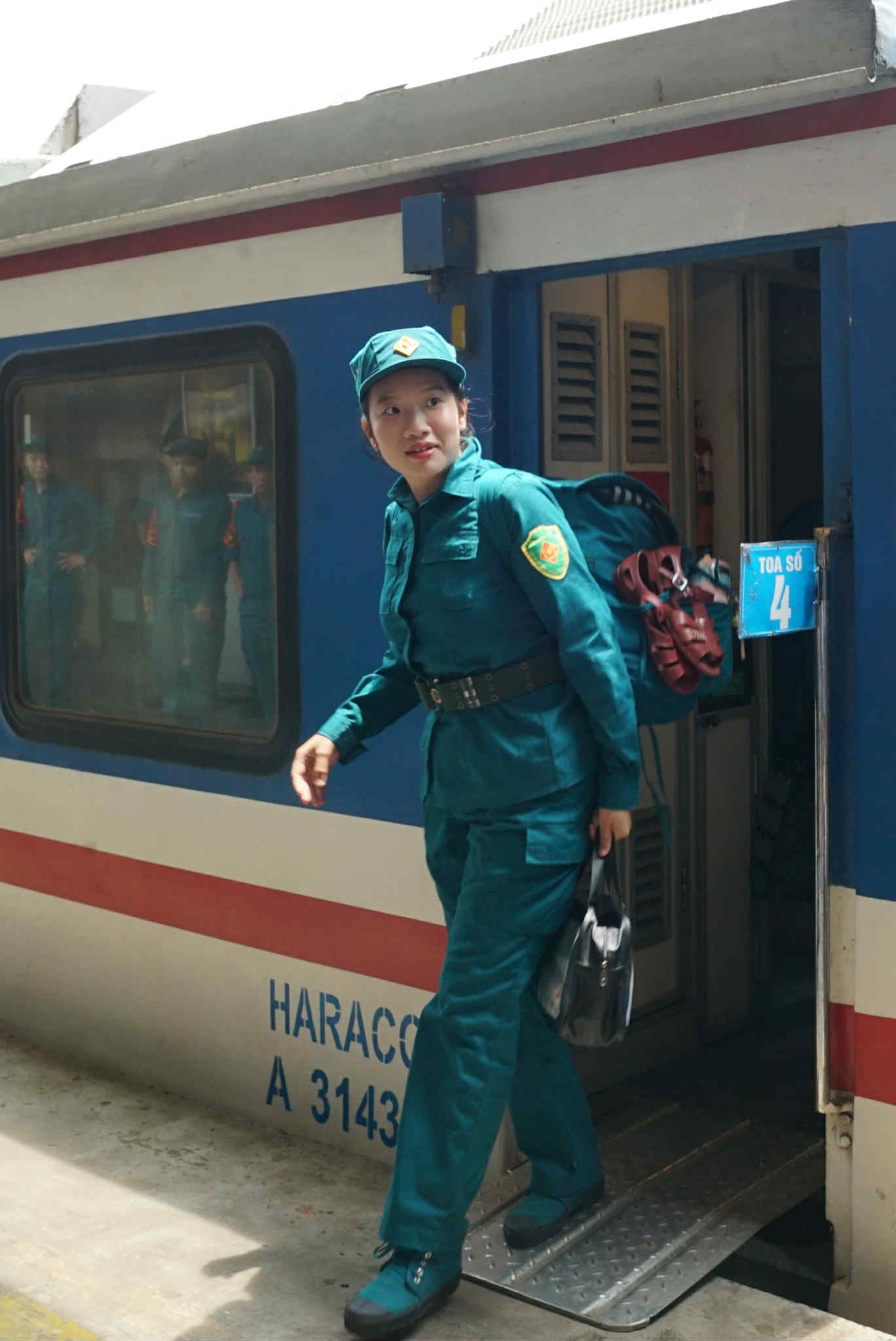 Ga Hà Nội rộn ràng đón đoàn quân nhân ra làm nhiệm vụ A80, Ga Hà Nội rộn ràng đón đoàn quân nhân ra làm nhiệm vụ A80,