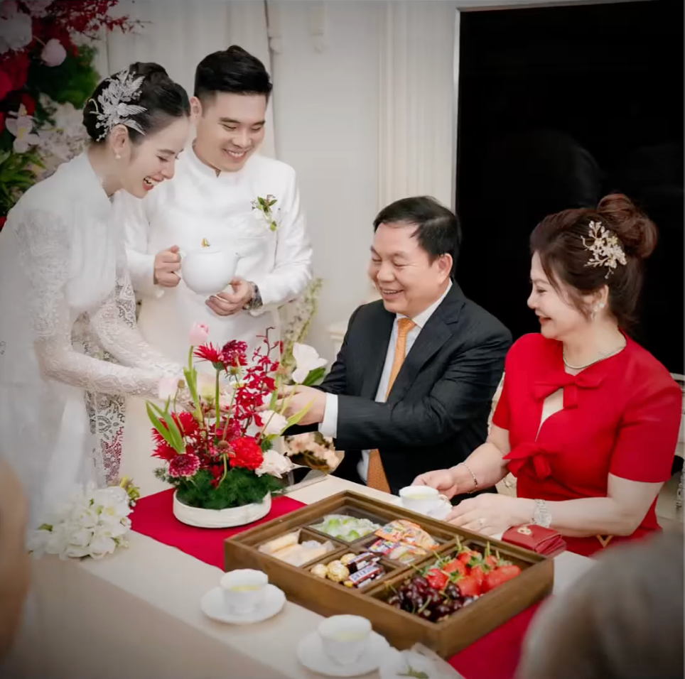 Trọn vẹn đám hỏi của Hương Liên và thiếu gia điển trai: Từng chi tiết đều hướng về cô dâu- Ảnh 1. Trọn vẹn đám hỏi của Hương Liên và thiếu gia điển trai: Từng chi tiết đều hướng về cô dâu- Ảnh 1.