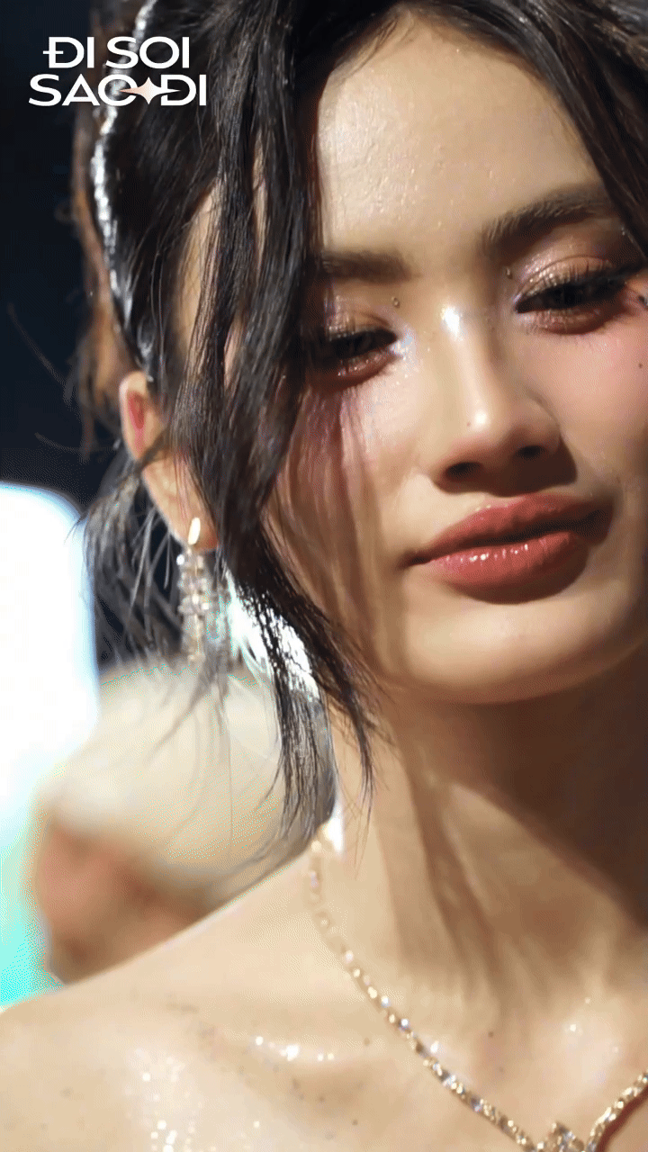 HOT: Camera siêu zoom “bóc” nhan sắc dàn mỹ nhân ở fashion week, Tiểu Vy - Nhã Phương phải dè chừng mỹ nhân U60- Ảnh 8. HOT: Camera siêu zoom “bóc” nhan sắc dàn mỹ nhân ở fashion week, Tiểu Vy - Nhã Phương phải dè chừng mỹ nhân U60- Ảnh 8.