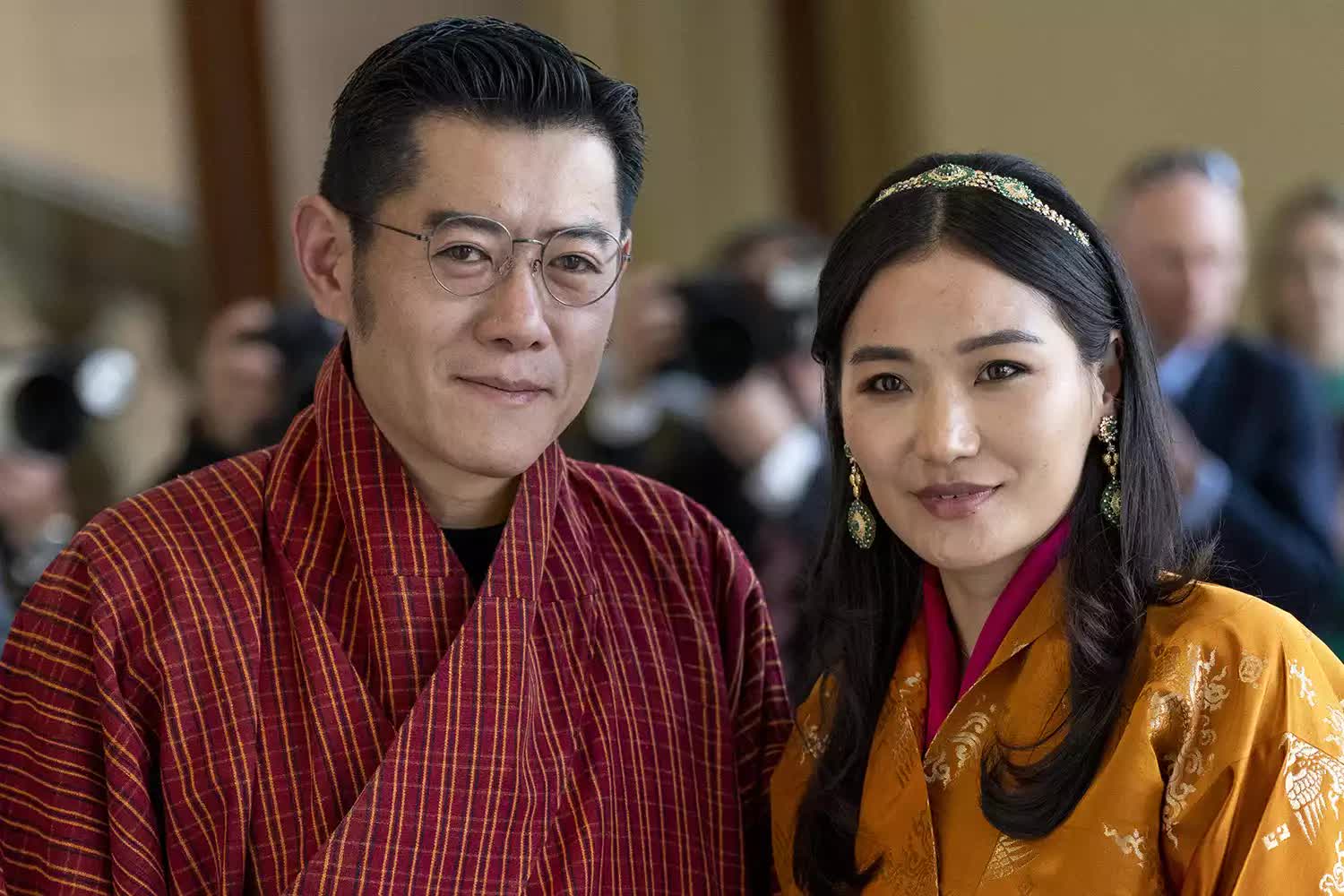 "Hoàng hậu đẹp nhất châu Á" kỷ niệm sinh nhật 35 tuổi bằng 1 bức ảnh, hé lộ cuộc sống hoàng gia Bhutan bí ẩn - Ảnh 2. "Hoàng hậu đẹp nhất châu Á" kỷ niệm sinh nhật 35 tuổi bằng 1 bức ảnh, hé lộ cuộc sống hoàng gia Bhutan bí ẩn - Ảnh 2.