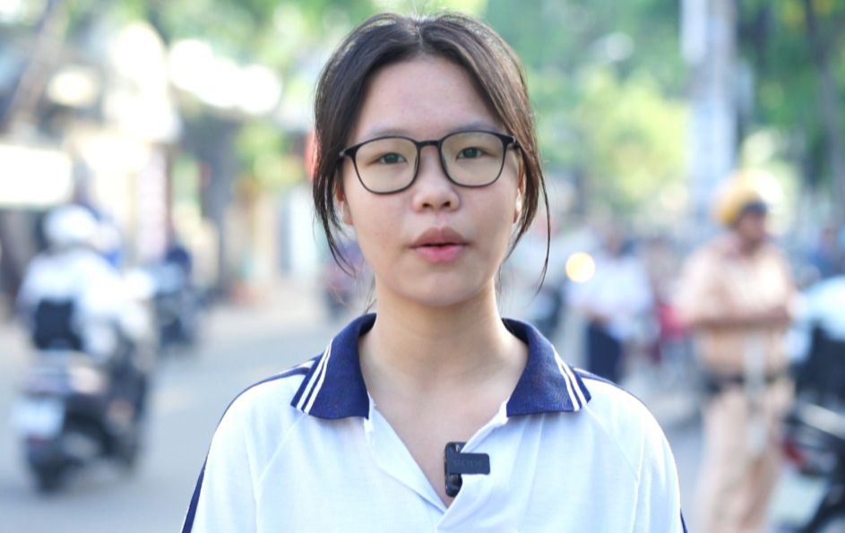CẬP NHẬT: Thí sinh làm bài thi môn Văn, phụ huynh tranh thủ chợp mắt trên xe máy chờ con- Ảnh 19. CẬP NHẬT: Thí sinh làm bài thi môn Văn, phụ huynh tranh thủ chợp mắt trên xe máy chờ con- Ảnh 19.
