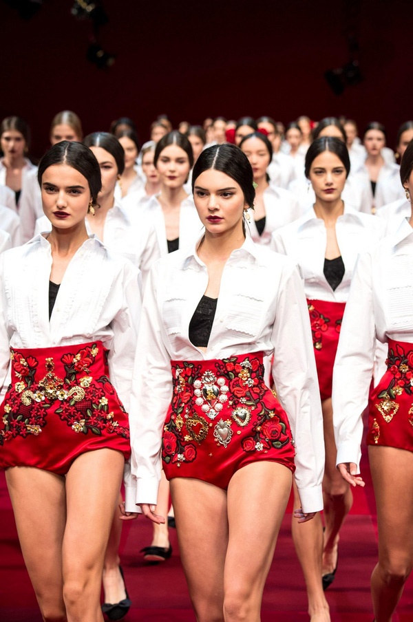 SNSD và Red Velvet từng diện đồ nhái, nhưng cách hành xử của stylist lại trái ngược hoàn toàn - Ảnh 5. SNSD và Red Velvet từng diện đồ nhái, nhưng cách hành xử của stylist lại trái ngược hoàn toàn - Ảnh 5.