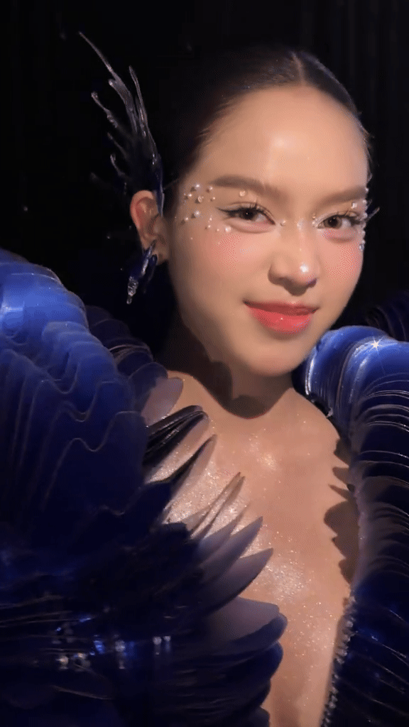 Thanh Thủy bùng nổ visual khi làm first face nhưng trình catwalk vẫn bị “soi nhẹ”- Ảnh 5. Thanh Thủy bùng nổ visual khi làm first face nhưng trình catwalk vẫn bị “soi nhẹ”- Ảnh 5.