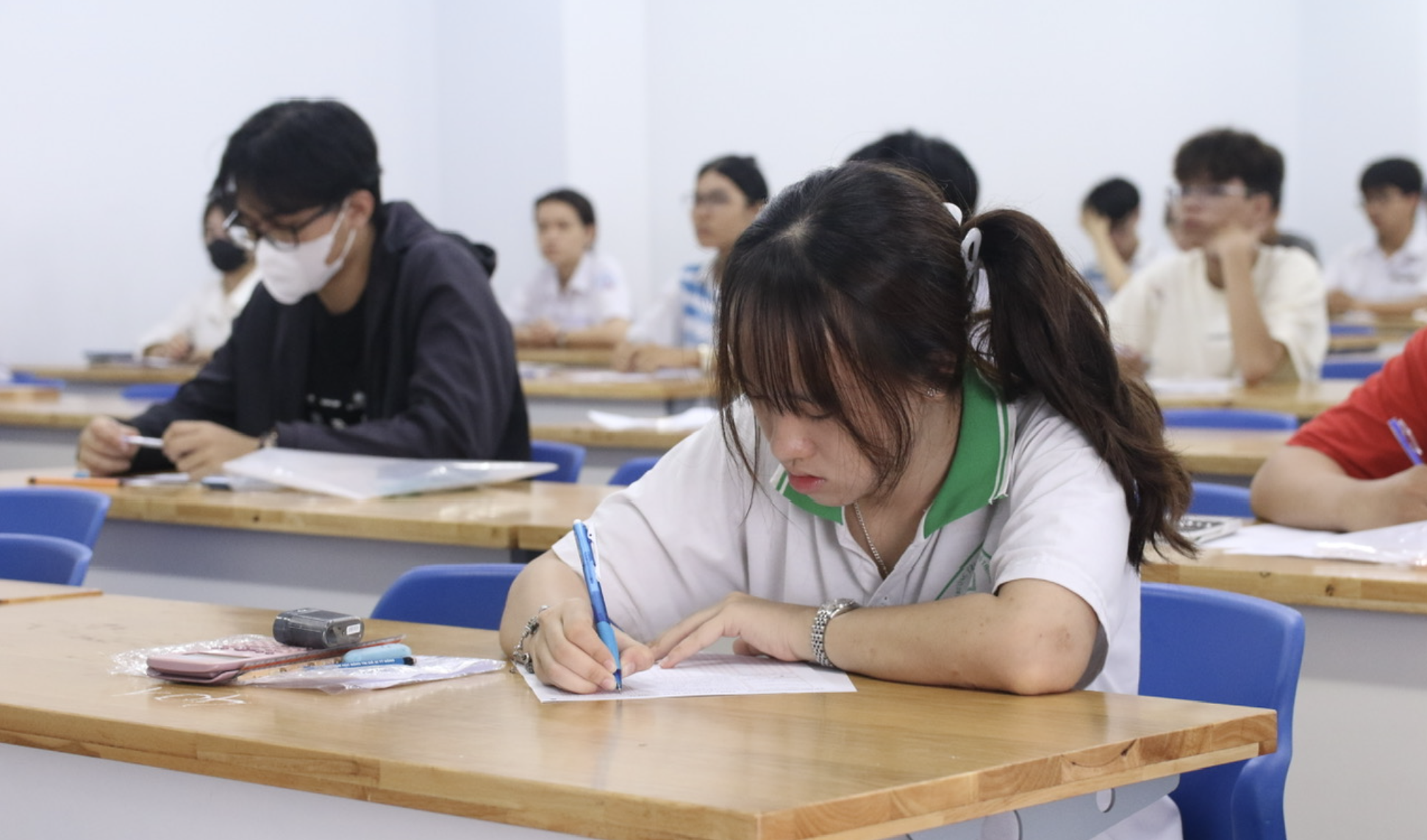 Sự cố thi đánh giá năng lực đợt 2 do cán bộ coi thi nghe nhầm chuông báo giờ - Ảnh 1. Thi đánh giá năng lực đợt 2 gặp sự cố do cán bộ coi thi nghe nhầm chuông báo giờ - Ảnh 1.
