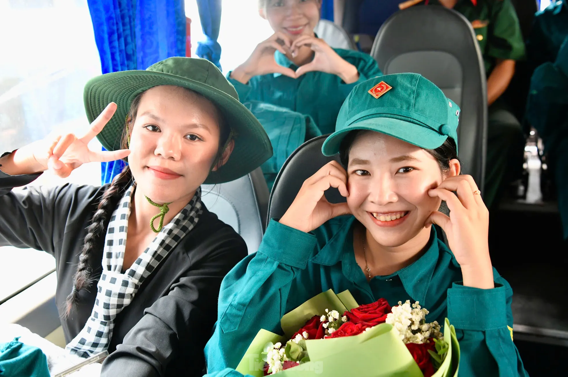 Nét đẹp nữ chiến sĩ sao vuông và du kích miền Nam trong nắng hạ Thủ đô - Ảnh 11.