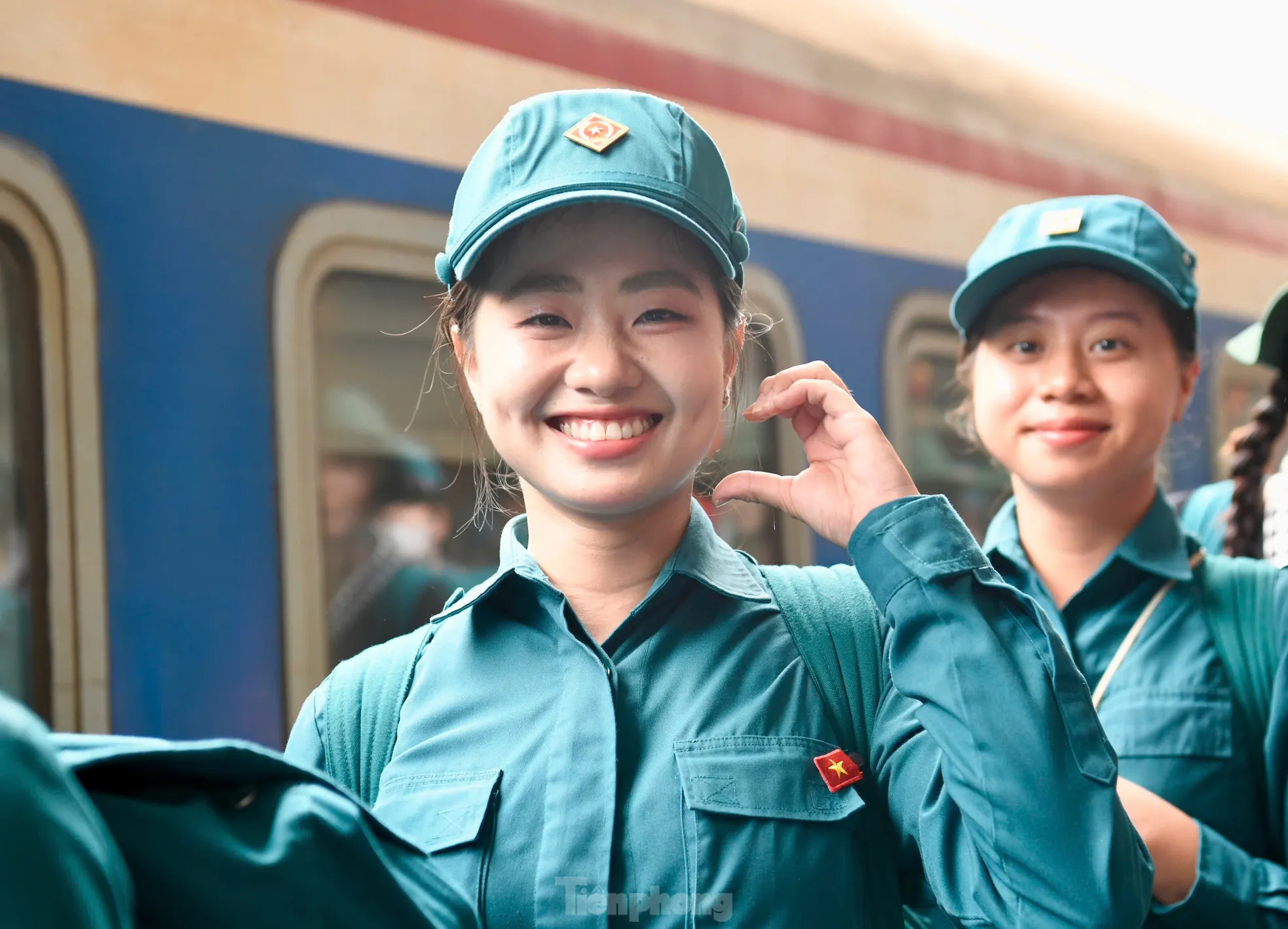 Nét đẹp nữ chiến sĩ sao vuông và du kích miền Nam trong nắng hạ Thủ đô - Ảnh 8.