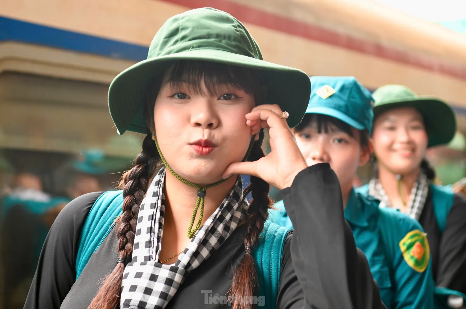 Nét đẹp nữ chiến sĩ sao vuông và du kích miền Nam trong nắng hạ Thủ đô - Ảnh 9.