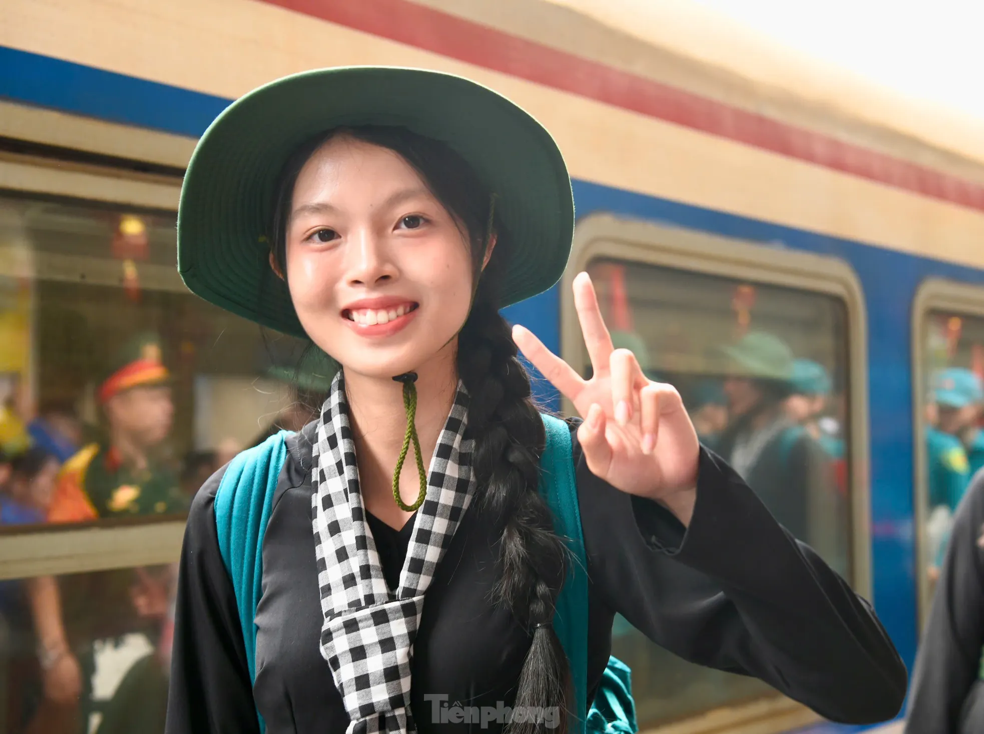 Nét đẹp nữ chiến sĩ sao vuông và du kích miền Nam trong nắng hạ Thủ đô - Ảnh 4.