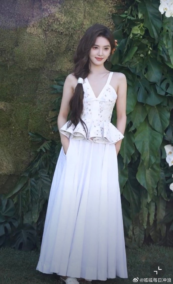 Đại hội mỹ nhân tại event Vogue: Chương Nhược Nam xinh nhưng sến, NingNing giật trọn spotlight- Ảnh 4.