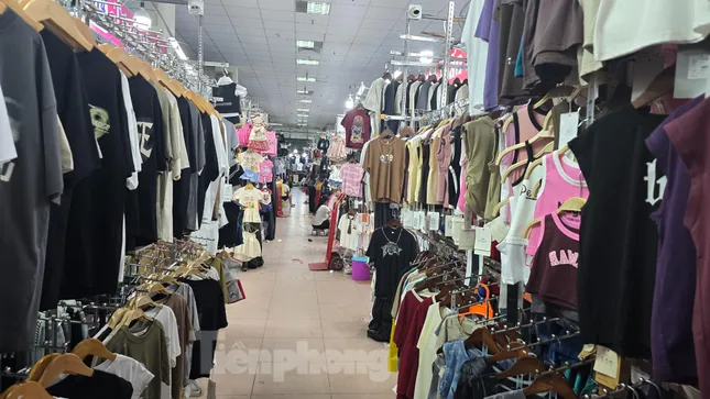 Tiểu thương đóng cửa, tạm ngừng kinh doanh: Không phải do thay đổi chính sách thuế? - Ảnh 1. Tiểu thương đóng cửa, tạm ngừng kinh doanh: Không phải do thay đổi chính sách thuế? - Ảnh 1.