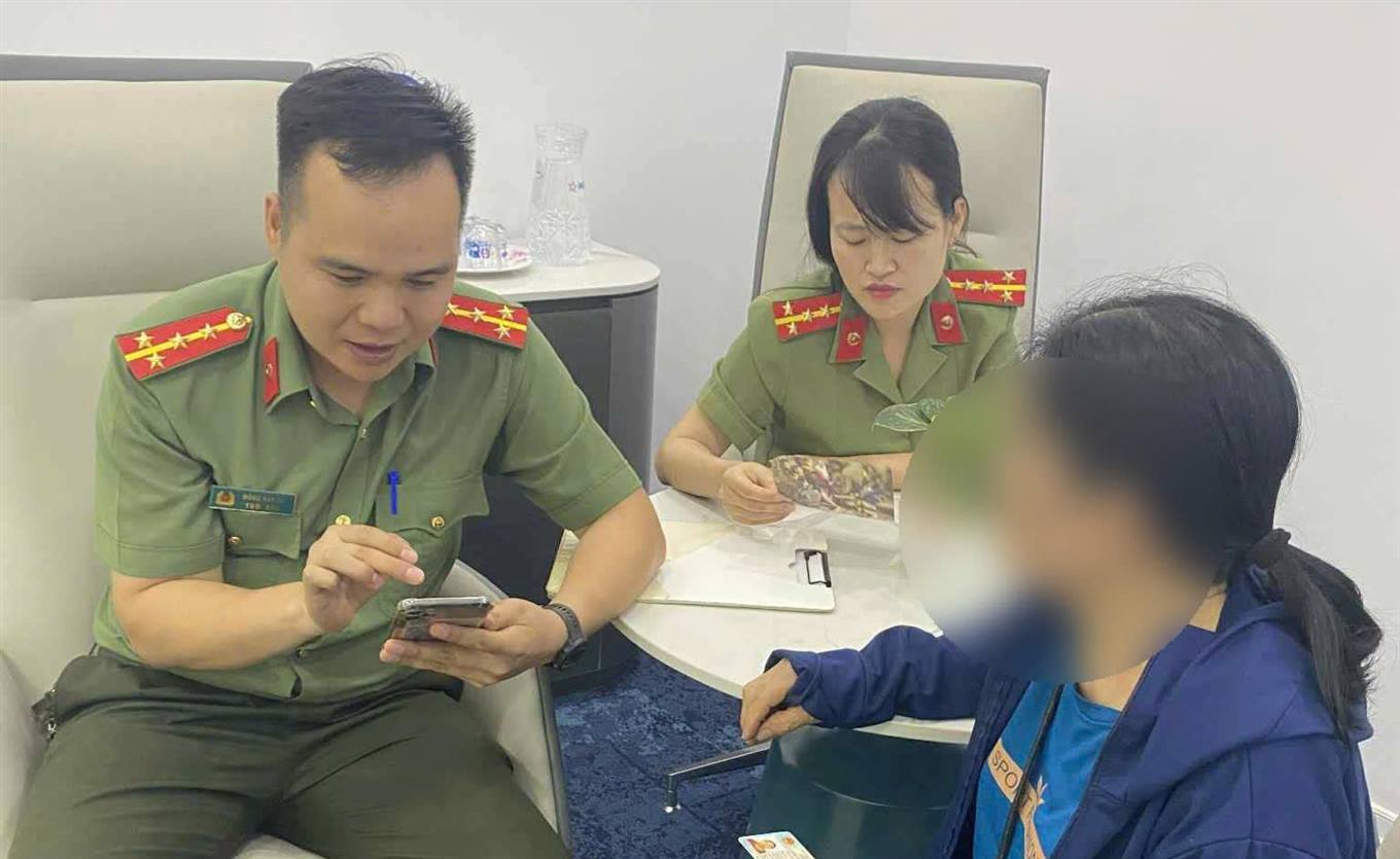 Cụ bà mang 763 triệu tiền tiết kiệm đến trụ sở MBBank để chuyển khoản cho con rể mua nhà: Giao dịch viên dừng thủ tục, lập tức báo công an - Ảnh 1. Cụ bà mang 763 triệu tiền tiết kiệm đến trụ sở MBBank để chuyển khoản cho con rể mua nhà: Giao dịch viên dừng thủ tục, lập tức báo công an - Ảnh 1.