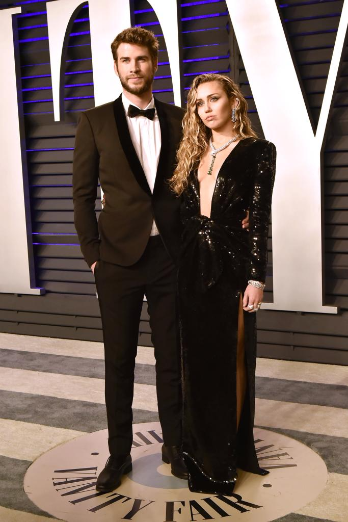 Ly hôn 5 năm, Miley Cyrus vẫn cay cú vào hùa với fan "cà khịa" chồng cũ Liam Hemsworth? - Ảnh 4. Ly hôn 5 năm, Miley Cyrus vẫn cay cú vào hùa với fan "cà khịa" chồng cũ Liam Hemsworth? - Ảnh 4.