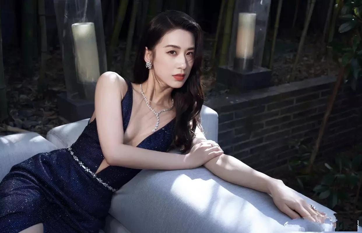 Các đại gia Cbiz: Mỹ nhân phản bội Châu Tinh Trì dùng thùng rác 200 triệu, Lâm Thanh Hà xứng danh Các đại gia Cbiz: Mỹ nhân phản bội Châu Tinh Trì dùng thùng rác 200 triệu, Lâm Thanh Hà xứng danh