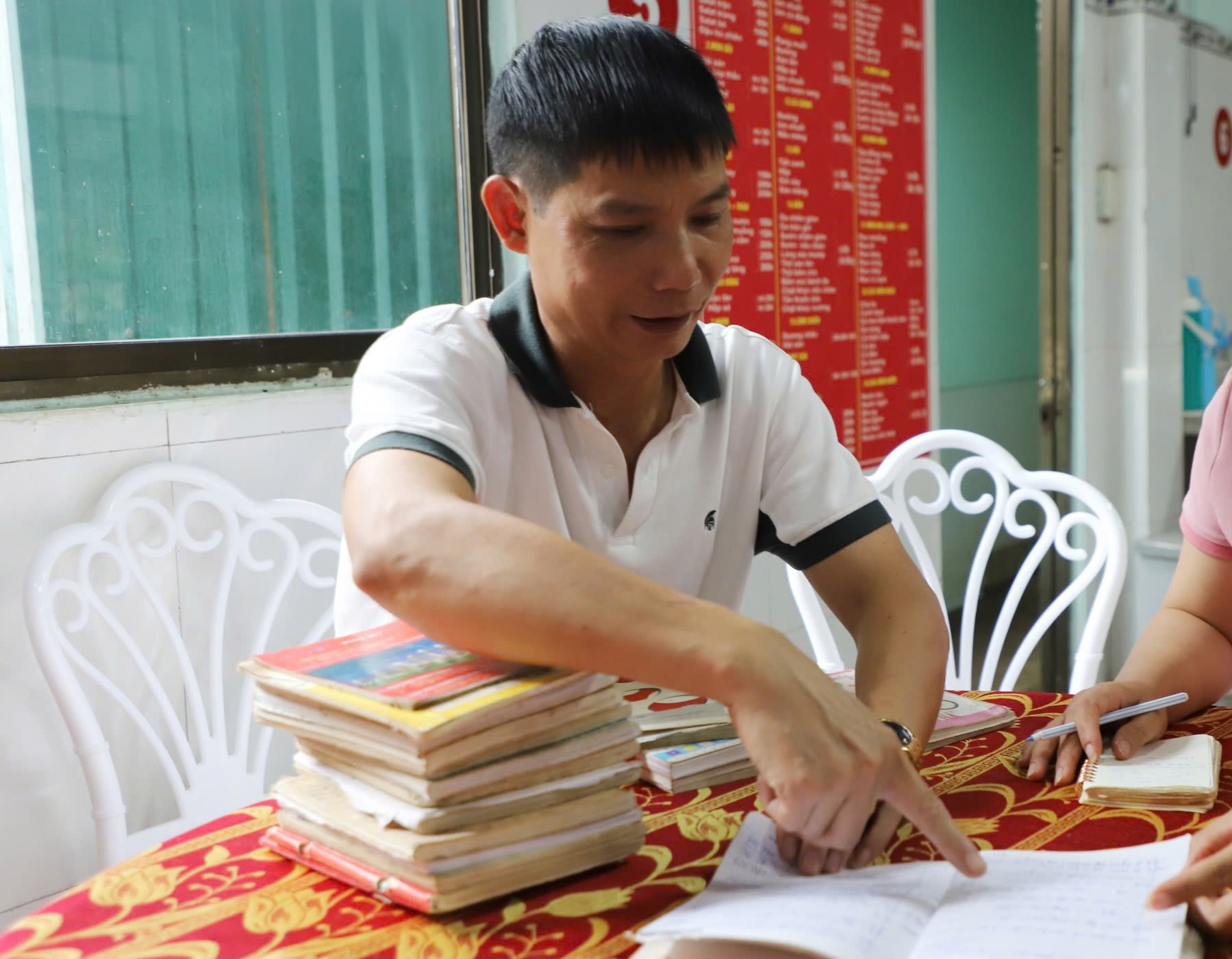 Sau khi bị &quot;tố&quot; nợ tiền cơm tiếp khách, 2 địa phương lại bị đòi tiền văn phòng phẩm!- Ảnh 2.
