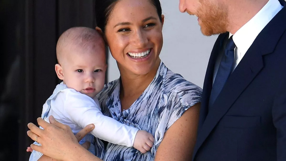 Không phải mọi bé trai hoàng gia đều là hoàng tử, đến cả Meghan cũng từng Không phải mọi bé trai hoàng gia đều là hoàng tử, đến cả Meghan cũng từng