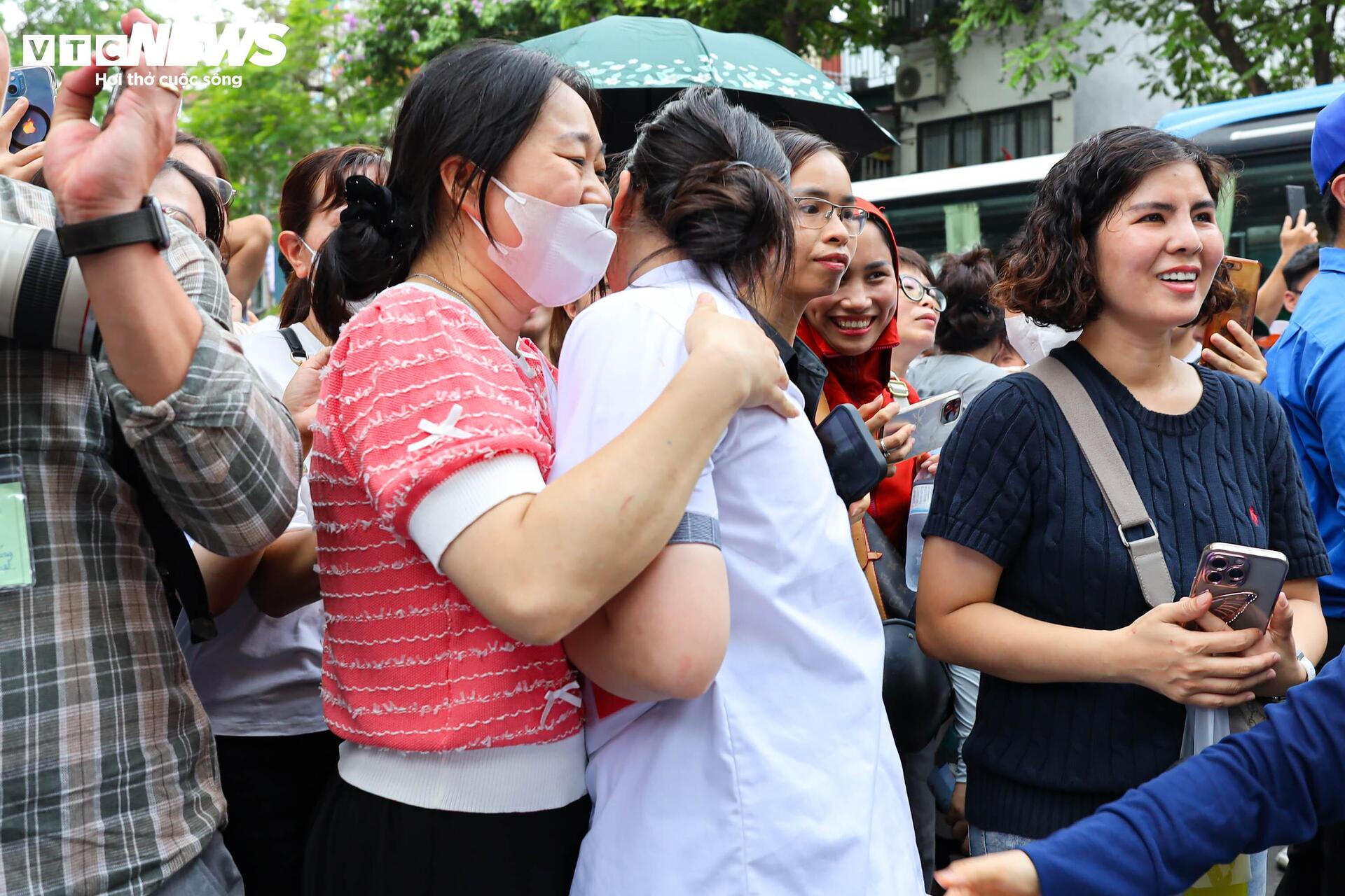 'Trúng tủ đề', thí sinh viết liền 8 trang giấy, nắm chắc 8 điểm trong tay - Ảnh 5. 'Trúng tủ đề', thí sinh viết liền 8 trang giấy, nắm chắc 8 điểm trong tay - Ảnh 5.