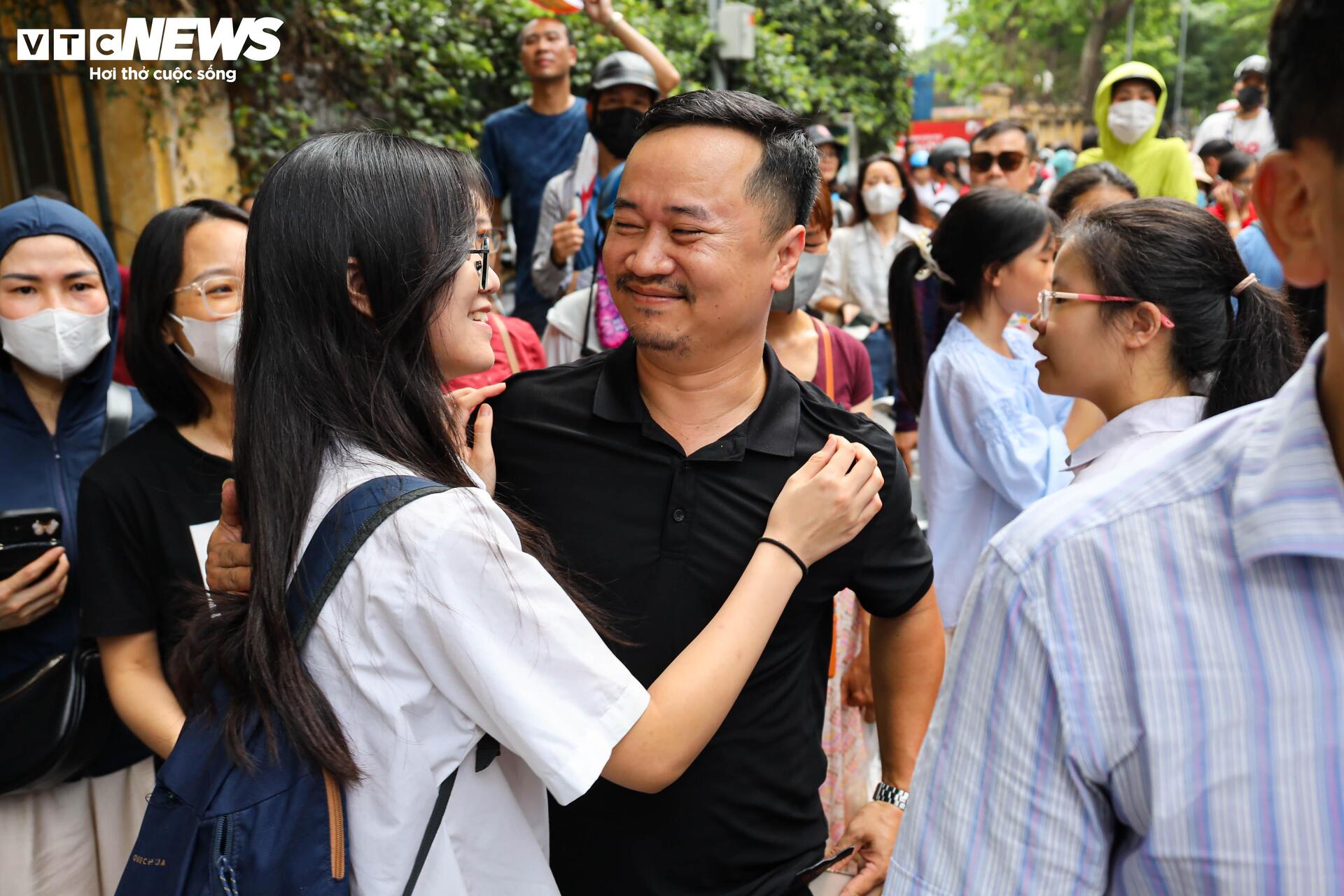 'Trúng tủ đề', thí sinh viết liền 8 trang giấy, nắm chắc 8 điểm trong tay - Ảnh 8. 'Trúng tủ đề', thí sinh viết liền 8 trang giấy, nắm chắc 8 điểm trong tay - Ảnh 8.