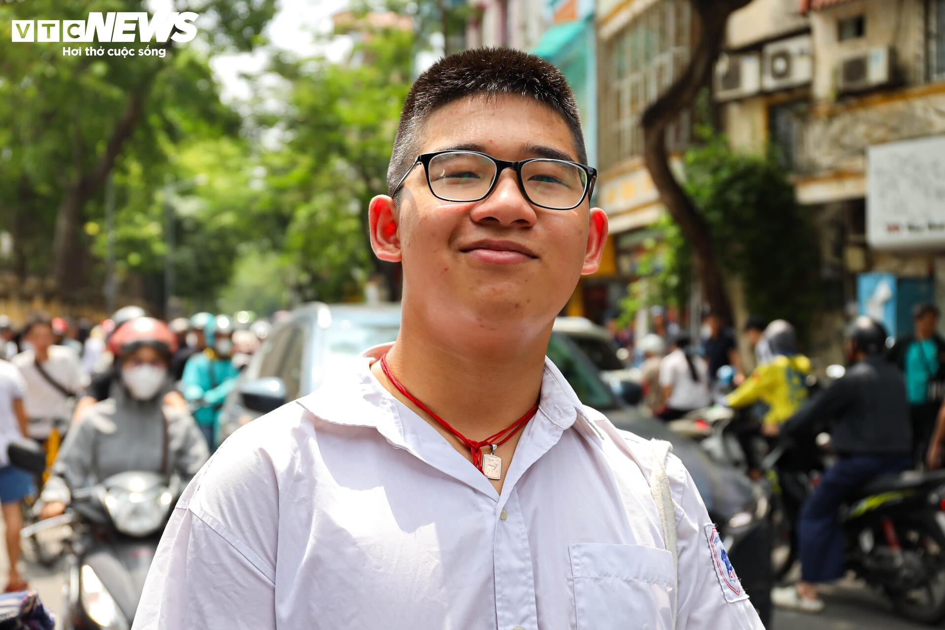 'Trúng tủ đề', thí sinh viết liền 8 trang giấy, nắm chắc 8 điểm trong tay - Ảnh 4. 'Trúng tủ đề', thí sinh viết liền 8 trang giấy, nắm chắc 8 điểm trong tay - Ảnh 4.