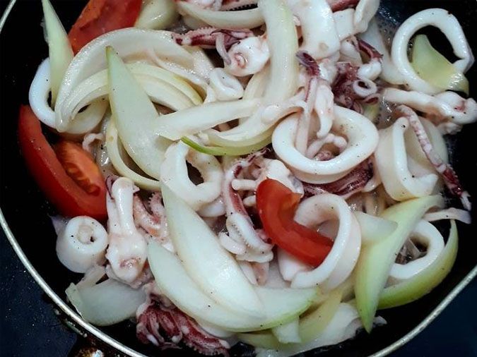 Mỗi lần làm món xào hay chiên rán nhiều dầu mỡ, tôi thường thêm loại củ này để giảm cholesterol tích tụ trong mạch máu- Ảnh 2. Mỗi lần làm món xào hay chiên rán nhiều dầu mỡ, tôi thường thêm loại củ này để giảm cholesterol tích tụ trong mạch máu- Ảnh 2.