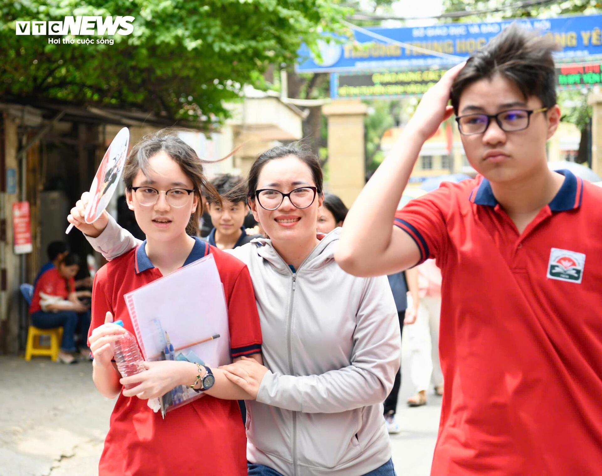 'Trúng tủ đề', thí sinh viết liền 8 trang giấy, nắm chắc 8 điểm trong tay - Ảnh 16. 'Trúng tủ đề', thí sinh viết liền 8 trang giấy, nắm chắc 8 điểm trong tay - Ảnh 16.