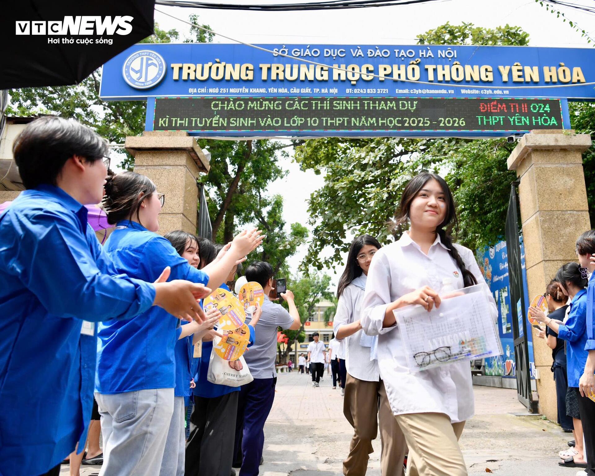 'Trúng tủ đề', thí sinh viết liền 8 trang giấy, nắm chắc 8 điểm trong tay - Ảnh 12. 'Trúng tủ đề', thí sinh viết liền 8 trang giấy, nắm chắc 8 điểm trong tay - Ảnh 12.