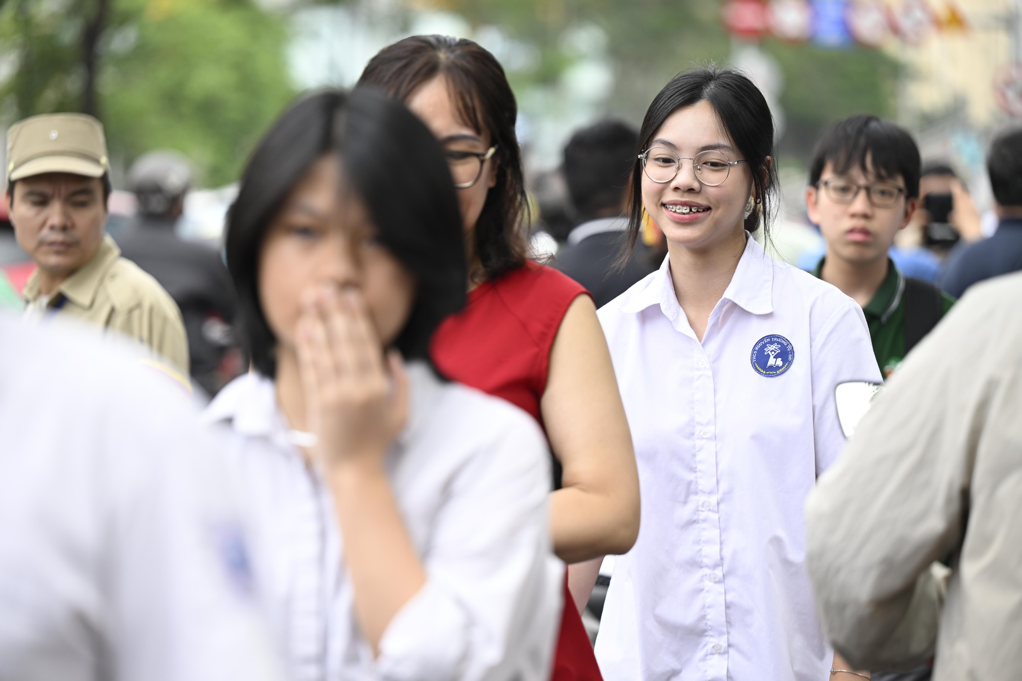 Đề Văn lớp 10 Hà Nội gây sốt: Ý nghĩa, dễ viết, phụ huynh cũng muốn thử làm nhưng có đang "làm khó" sự sáng tạo? - Ảnh 3. Đề Văn lớp 10 Hà Nội gây sốt: Ý nghĩa, dễ viết, phụ huynh cũng muốn thử làm nhưng có đang "làm khó" sự sáng tạo? - Ảnh 3.
