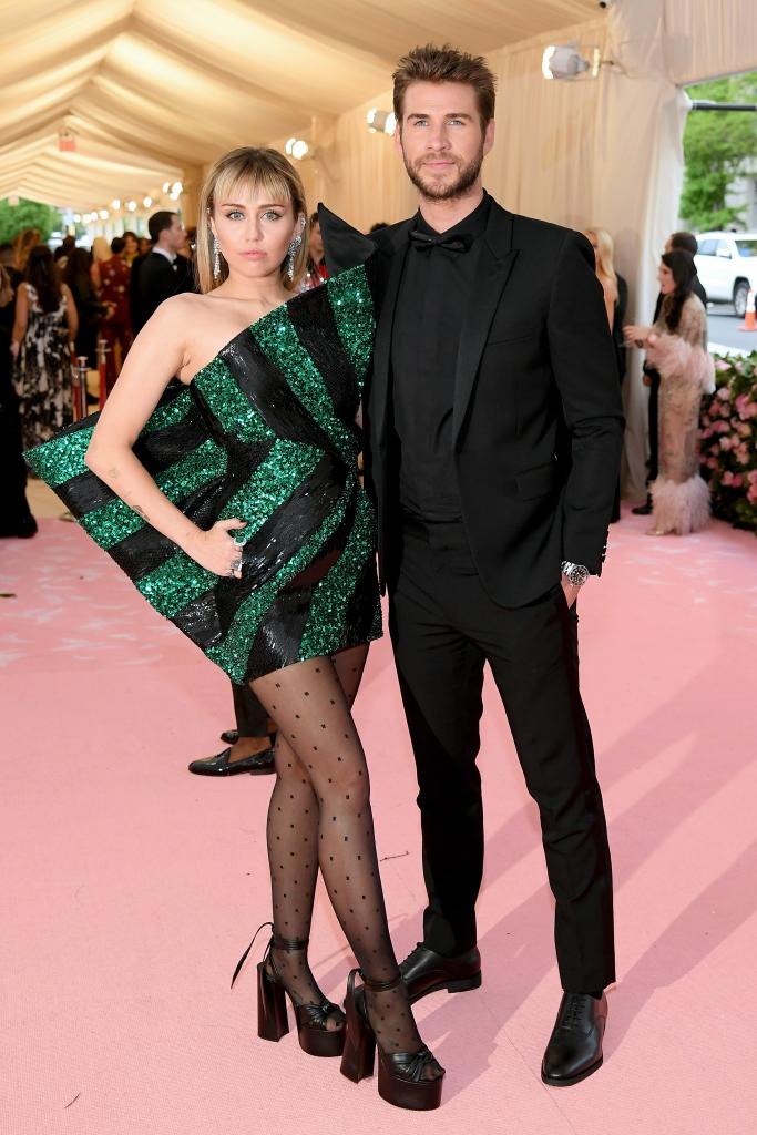 Ly hôn 5 năm, Miley Cyrus vẫn cay cú vào hùa với fan "cà khịa" chồng cũ Liam Hemsworth? - Ảnh 3. Ly hôn 5 năm, Miley Cyrus vẫn cay cú vào hùa với fan "cà khịa" chồng cũ Liam Hemsworth? - Ảnh 3.