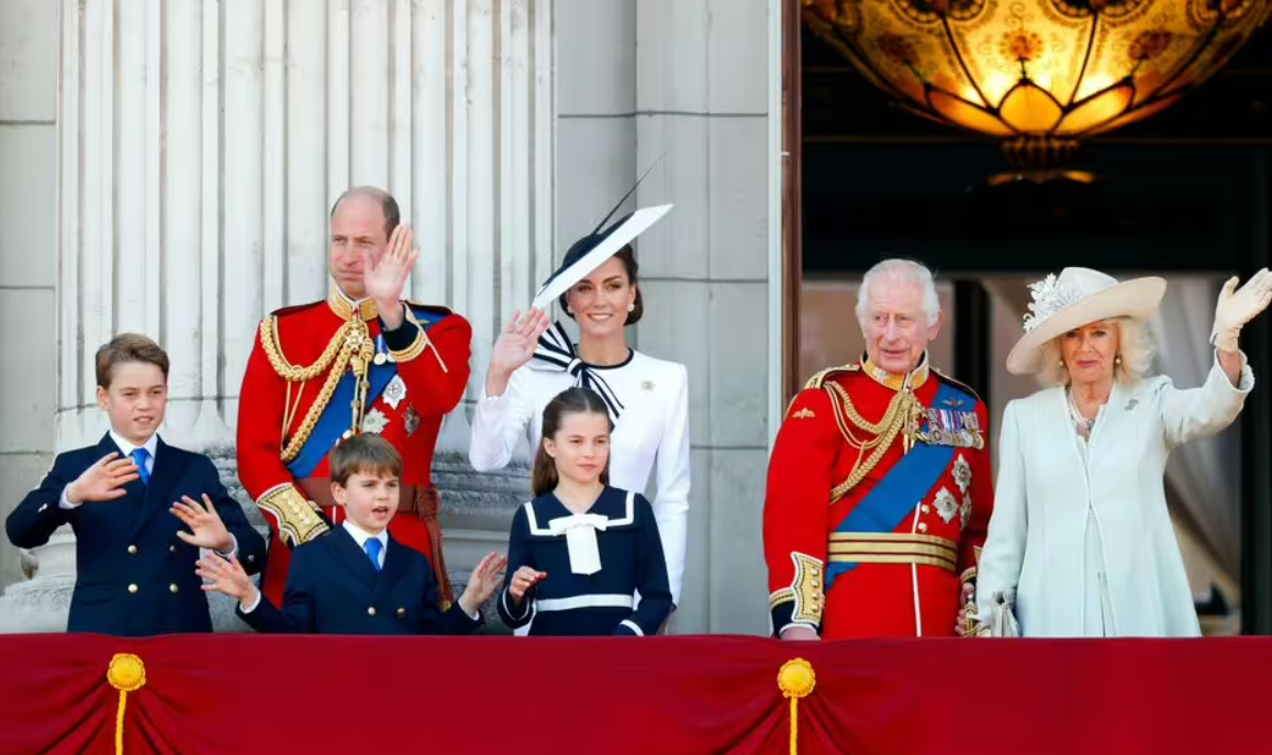 Lễ diễu binh Trooping the Colour: Sinh nhật không đúng ngày của Vua Charles và nghi thức hoàng gia khiến cả nước Anh nín thở- Ảnh 2. Lễ diễu binh Trooping the Colour: Sinh nhật không đúng ngày của Vua Charles và nghi thức hoàng gia khiến cả nước Anh nín thở- Ảnh 2.