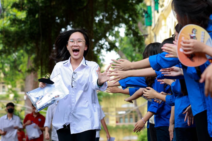 ĐH Khoa học Xã hội và Nhân văn bổ sung 2 tổ hợp khối C sau khi bị 'tuýt còi' - Ảnh 1. ĐH Khoa học Xã hội và Nhân văn bổ sung 2 tổ hợp khối C sau khi bị 'tuýt còi' - Ảnh 1.