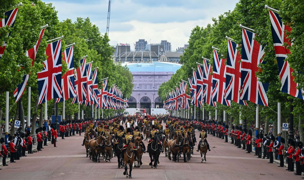 Lễ diễu binh Trooping the Colour: Sinh nhật không đúng ngày của Vua Charles và nghi thức hoàng gia khiến cả nước Anh nín thở- Ảnh 1. Lễ diễu binh Trooping the Colour: Sinh nhật không đúng ngày của Vua Charles và nghi thức hoàng gia khiến cả nước Anh nín thở- Ảnh 1.