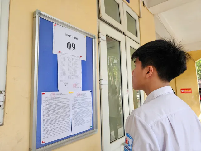 Gần 103.000 thí sinh Hà Nội làm bài Ngữ văn vào lớp 10: Cập nhật đề thi, giải đề - Ảnh 5. Gần 103.000 thí sinh Hà Nội làm bài Ngữ văn vào lớp 10: Cập nhật đề thi, giải đề - Ảnh 5.