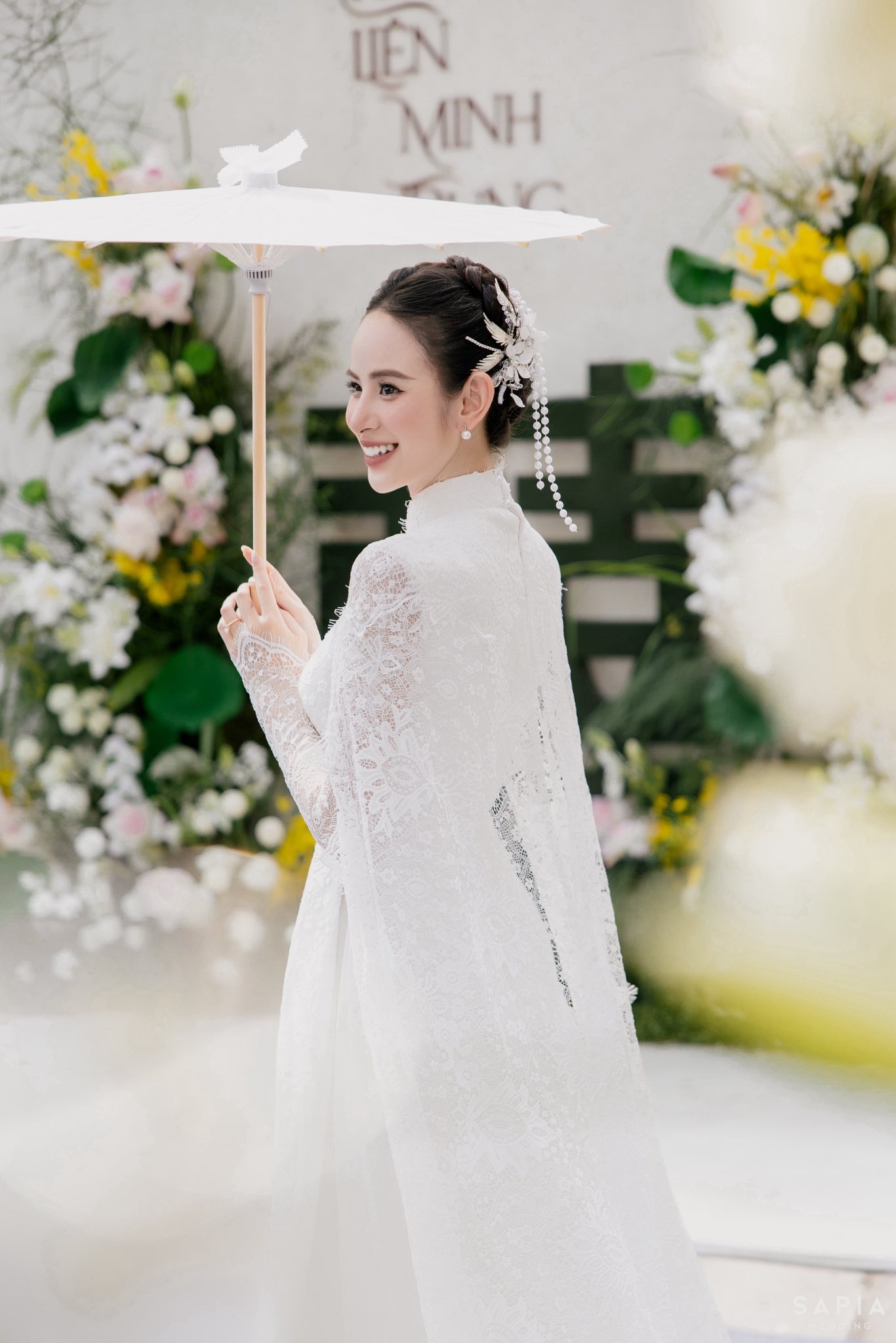 Hương Liên công khai chức vụ của chồng, bố mẹ chồng: Dâu hào môn này "khét" - Ảnh 1. Hương Liên công khai chức vụ của chồng, bố mẹ chồng: Dâu hào môn này "khét" - Ảnh 1.