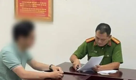 Hà Nội: Làm rõ người đàn ông 'thoát y' bám theo cô gái trong đêm - Ảnh 1.
