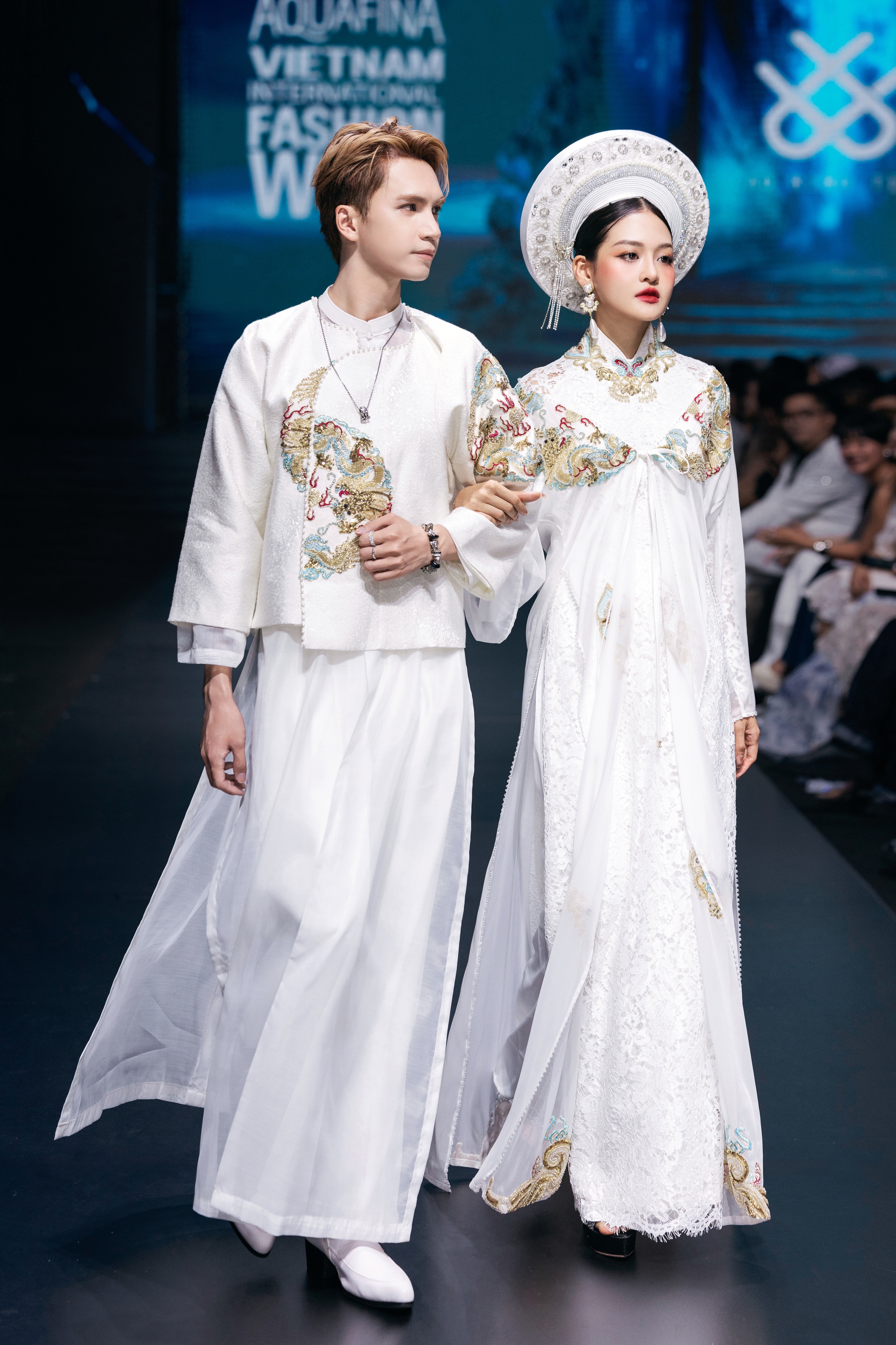 Sao mai Nguyễn Thu Hằng tái xuất trong show thời trang của Cao Minh Tiến - Ảnh 6. Sao mai Nguyễn Thu Hằng tái xuất trong show thời trang của Cao Minh Tiến - Ảnh 6.