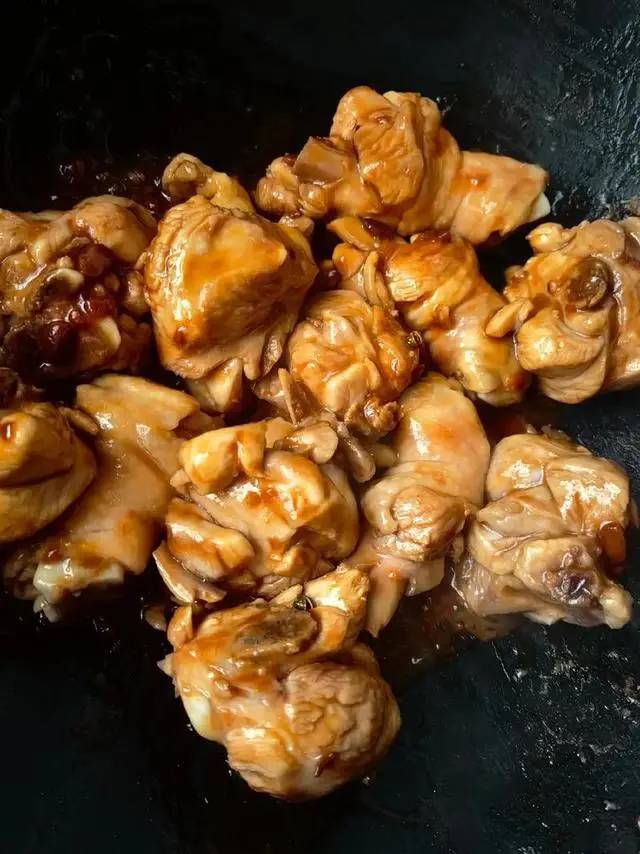 Ăn thịt gà ngon và bổ dưỡng nhưng có 7 bộ phận của con gà chớ dại mà ăn nhiều vì có thể chứa rác thải, độc tố, kim loại nặng - Ảnh 1. Ăn thịt gà ngon và bổ dưỡng nhưng có 7 bộ phận của con gà chớ dại mà ăn nhiều vì có thể chứa rác thải, độc tố, kim loại nặng - Ảnh 1.