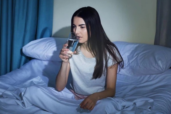 Thức dậy nhớ làm ngay 4 việc này nếu muốn sống lâu và ít bệnh tật - Ảnh 1. Thức dậy nhớ làm ngay 4 việc này nếu muốn sống lâu và ít bệnh tật - Ảnh 1.