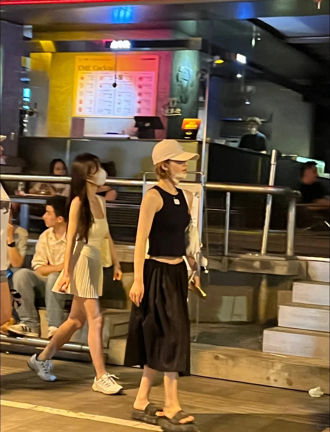 Triệu Lộ Tư cắt phăng mái tóc dài: Visual thăng hạng thấy rõ, style ngày càng lên hương- Ảnh 10. Triệu Lộ Tư cắt phăng mái tóc dài: Visual thăng hạng thấy rõ, style ngày càng lên hương- Ảnh 10.