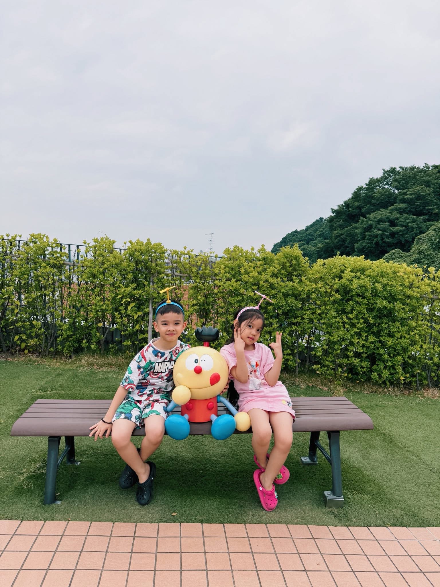 Cho con nghỉ hè theo phong cách đại gia: Hằng Túi đưa cả 5 con đi Nhật, có chồng thứ ba hộ tống đi khắp nơi- Ảnh 7. Cho con nghỉ hè theo phong cách đại gia: Hằng Túi đưa cả 5 con đi Nhật, có chồng thứ ba hộ tống đi khắp nơi- Ảnh 7.